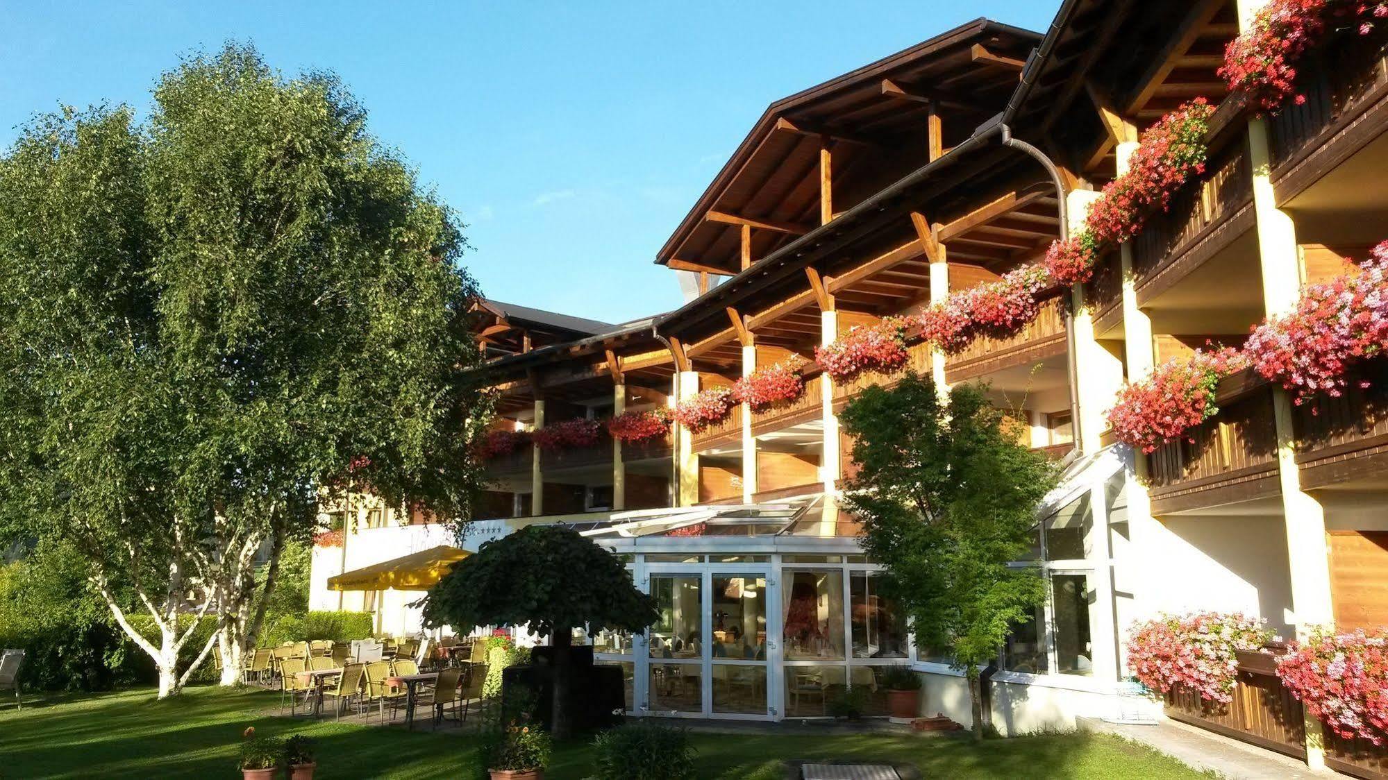 Отель Alpenhof Brixen Бриксен-им-Тале Экстерьер фото