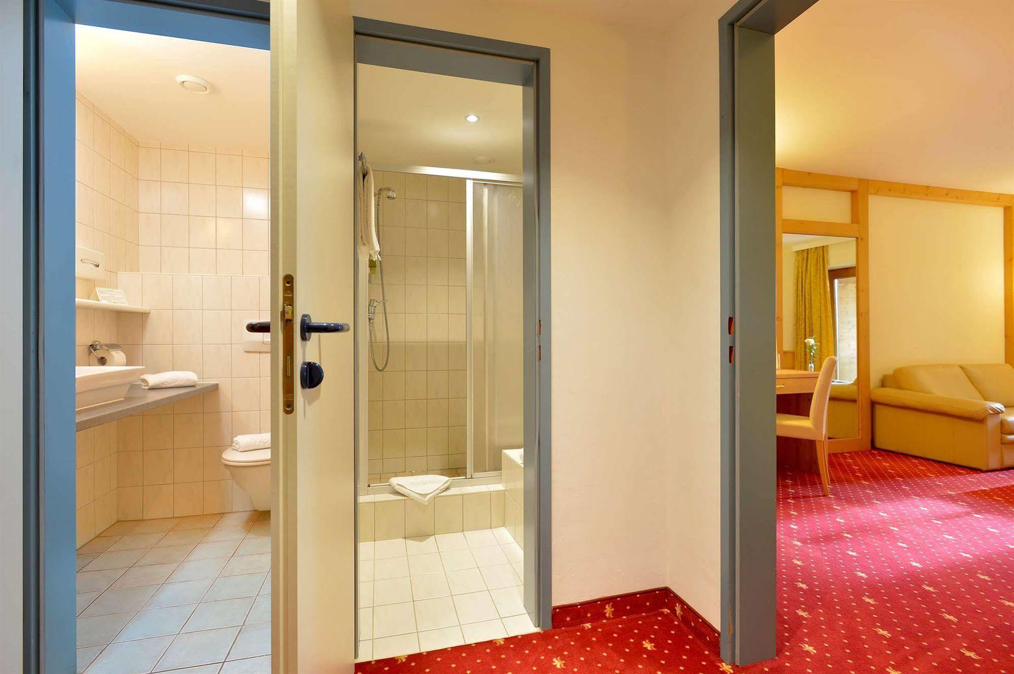 Отель Alpenhof Brixen Бриксен-им-Тале Экстерьер фото