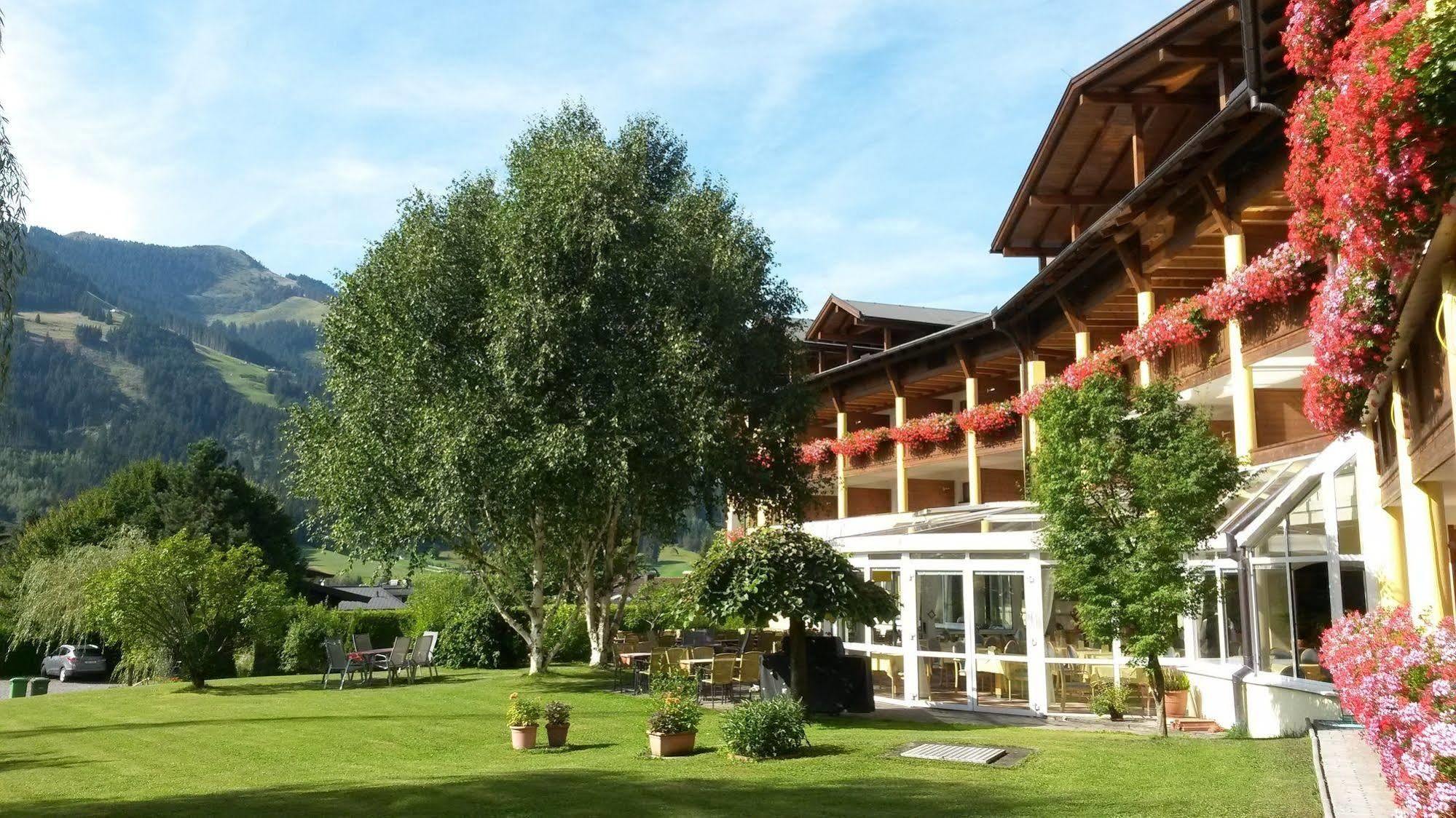 Отель Alpenhof Brixen Бриксен-им-Тале Экстерьер фото